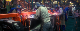 trabajadores de una cadena de montaje